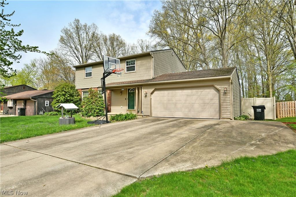 Photo of 1323 Cedarwood Drive, Mineral Ridge, OH 44440 (MLS # 5204466)