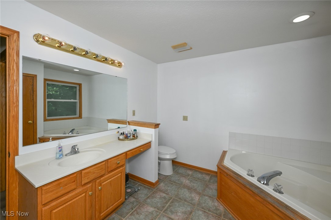 Middlefield, Ohio 44062, United States, 4 Bedrooms Bedrooms, ,3 BathroomsBathrooms,Residential,Active,191914