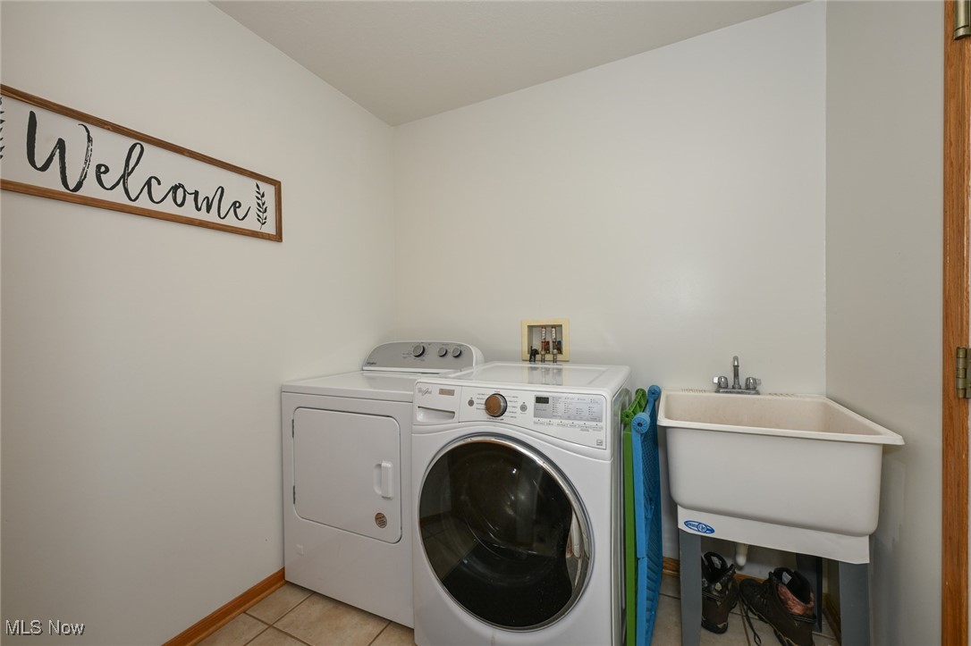 Middlefield, Ohio 44062, United States, 4 Bedrooms Bedrooms, ,3 BathroomsBathrooms,Residential,Active,191914