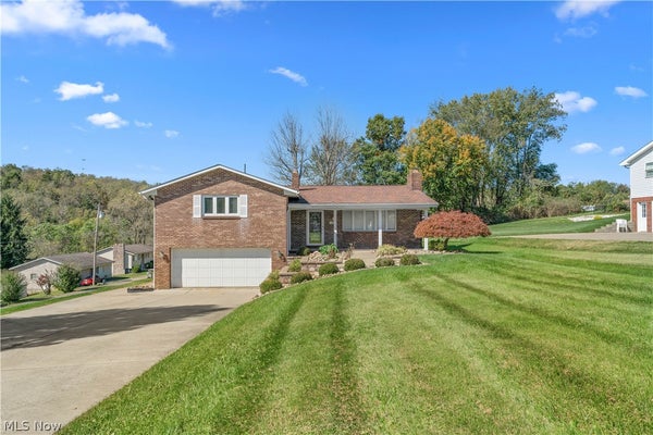 240 MANOR DR, WELLSBURG, WV 26070 - Image f5cd9a3dc9573be9bd34f991a9bdaf2f/3957938933