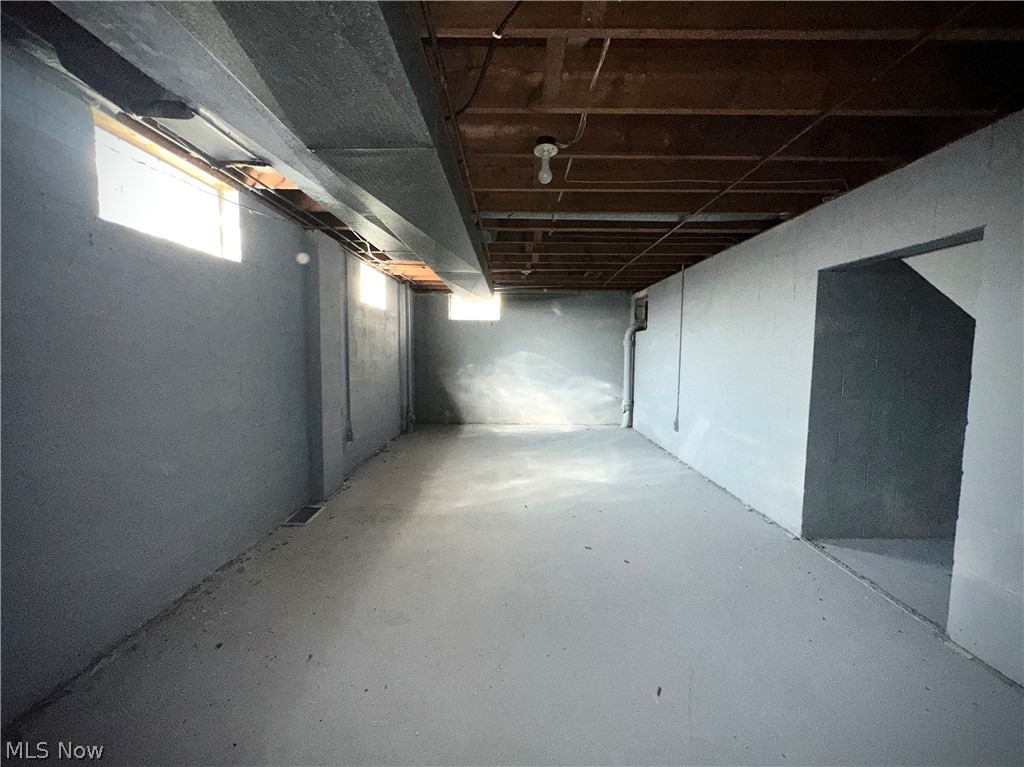 Colonial Manor - Residential