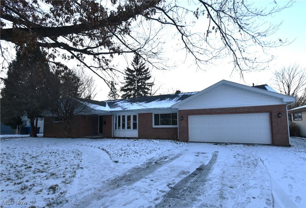 Photo of 2930 Biscayne Avenue, Youngstown, OH 44505 (MLS # 5177199)