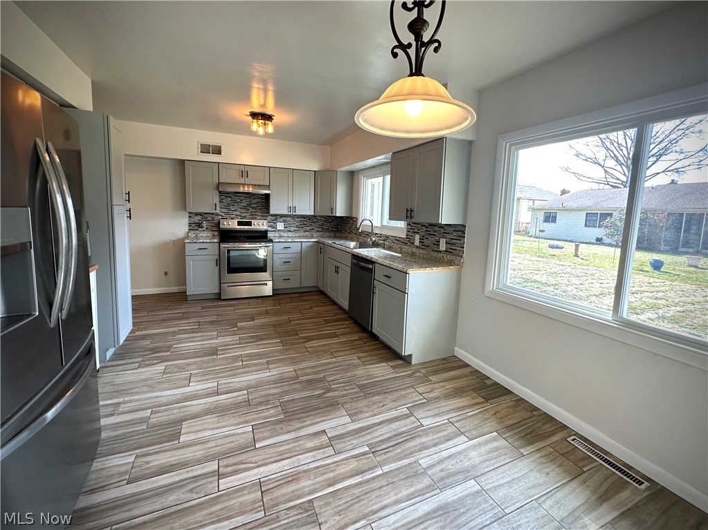 Colonial Manor - Residential