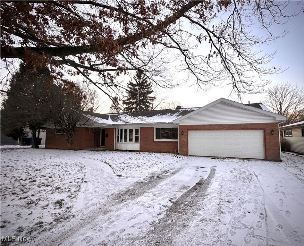 Photo of 2930 Biscayne Avenue, Youngstown, OH 44505 (MLS # 5177199)