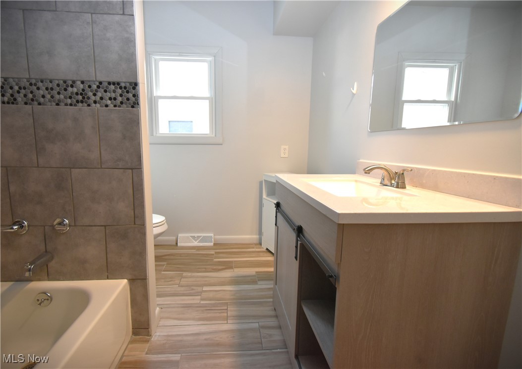 Colonial Manor - Residential