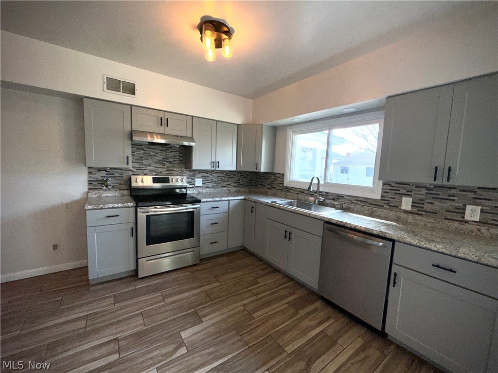 Colonial Manor - Residential