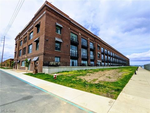 Condo For Sale - 401 W Shoreline Drive #204<br/> Sandusky, OH 44870