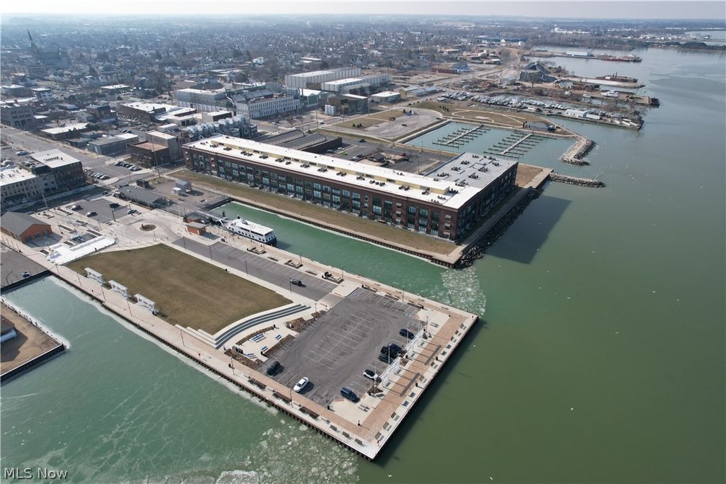 Photo of 401 W SHORELINE Drive #204, Sandusky, OH 44870 (MLS # 5187321)