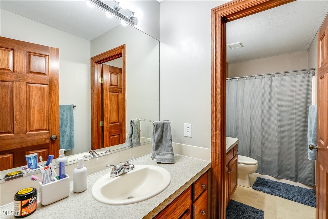 5027 Lake Breeze Landing, Stow, Ohio image 28