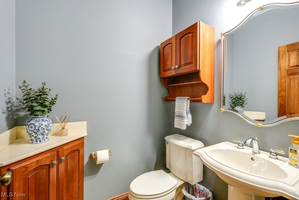 5027 Lake Breeze Landing, Stow, Ohio image 15