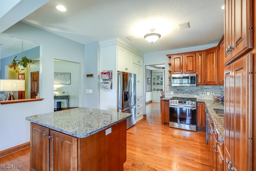 5027 Lake Breeze Landing, Stow, Ohio image 8