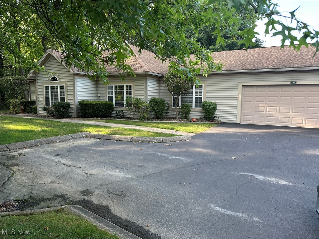 10 Hunters Woods Boulevard #B, Canfield, Ohio image 2