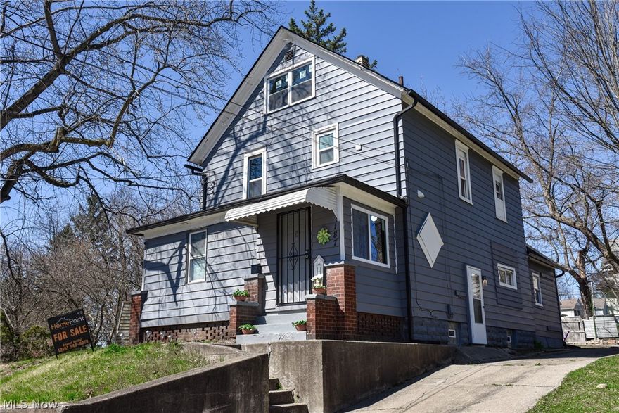 5 Bedroom, 2 Bath Duplex that is Currently used as a profitable Air BNB located only 6 Minutes from Akron University. Both units freshly renovated plus new roof & Gutters and ready for a new owner. This is a turn key opportunity to make some decent Money. All furniture and appliances stay. Ask about $7500 Grant to be applied to closing costs, points or down payment.