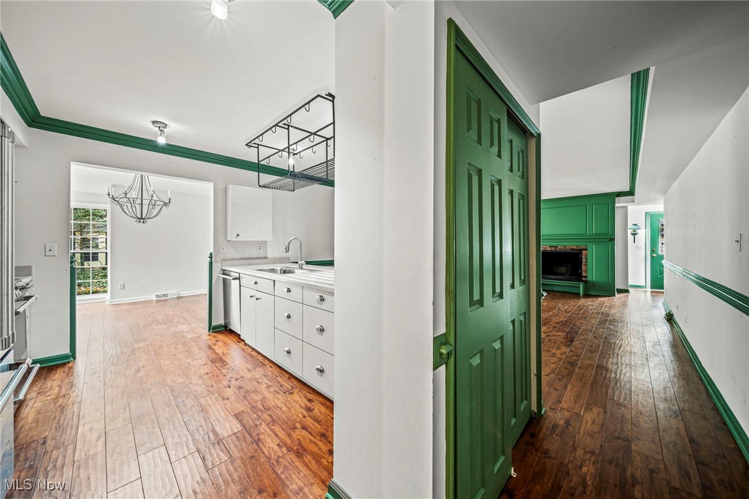 Kenwood Gardens 02-B - Residential