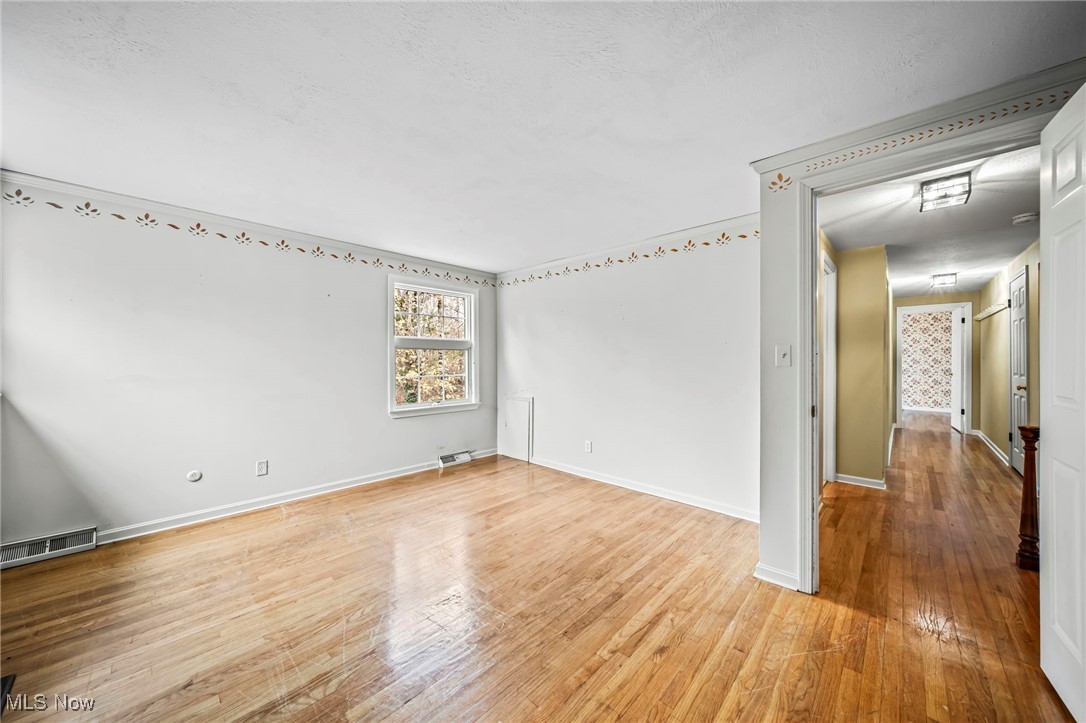 Kenwood Gardens 02-B - Residential