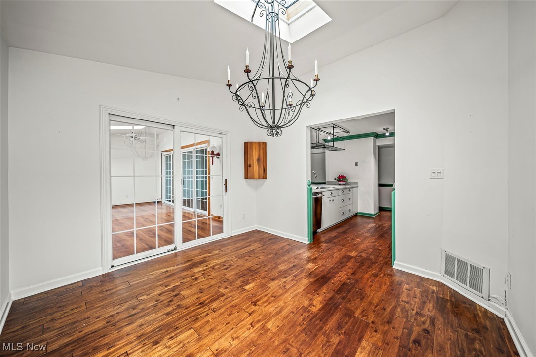 Kenwood Gardens 02-B - Residential