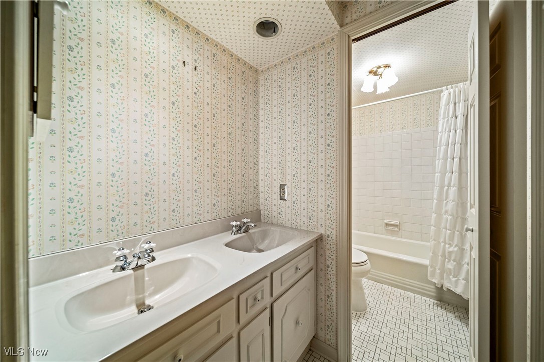 Kenwood Gardens 02-B - Residential