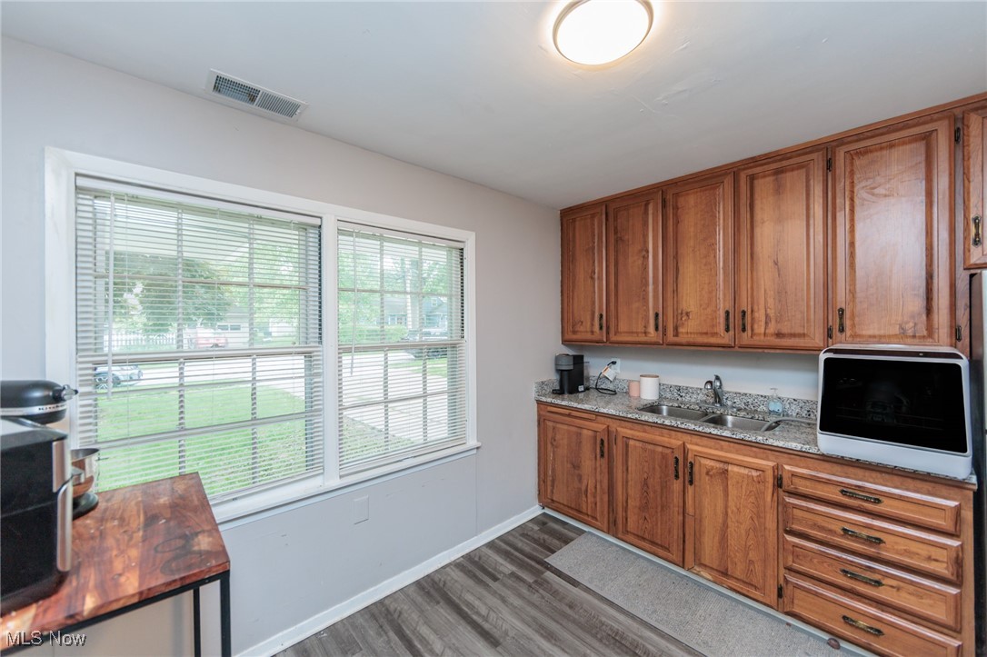 499 Crescent Drive, Berea, Ohio image 12