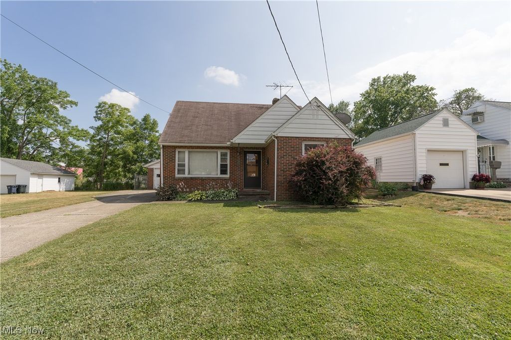 Photo of 944 Donald Avenue, Akron, OH 44306 (MLS # 5179010)