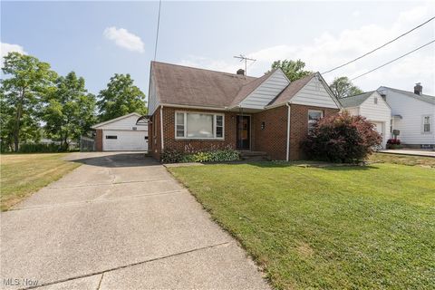 Photo of 944 Donald Avenue, Akron, OH 44306 (MLS # 5179010)