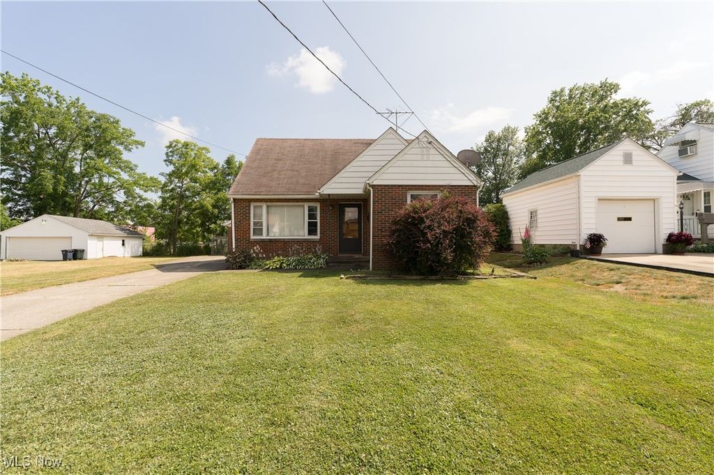 Photo of 944 Donald Avenue, Akron, OH 44306 (MLS # 5179010)