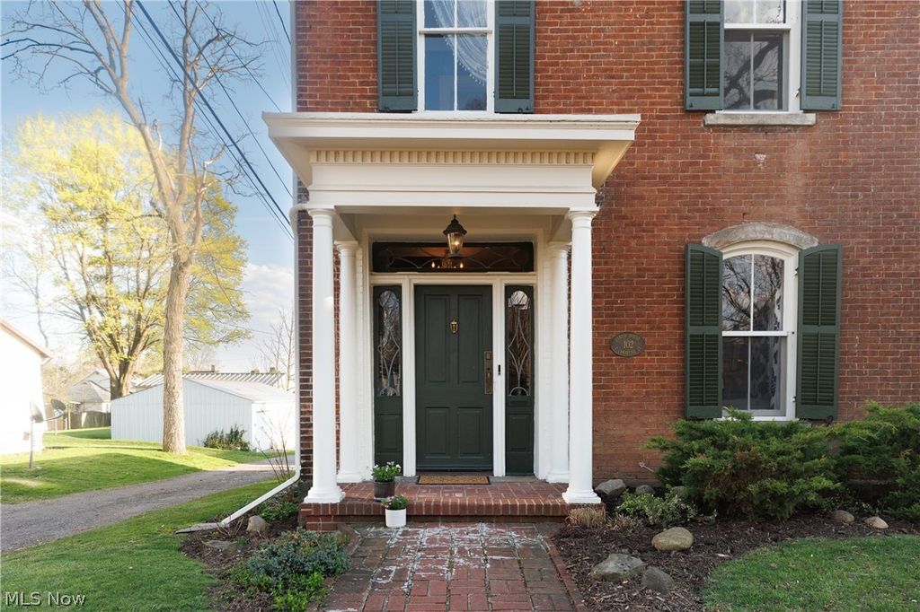 Photo of 102 E Lamartine Street, Mount Vernon, OH 43050 (MLS # 5200480)