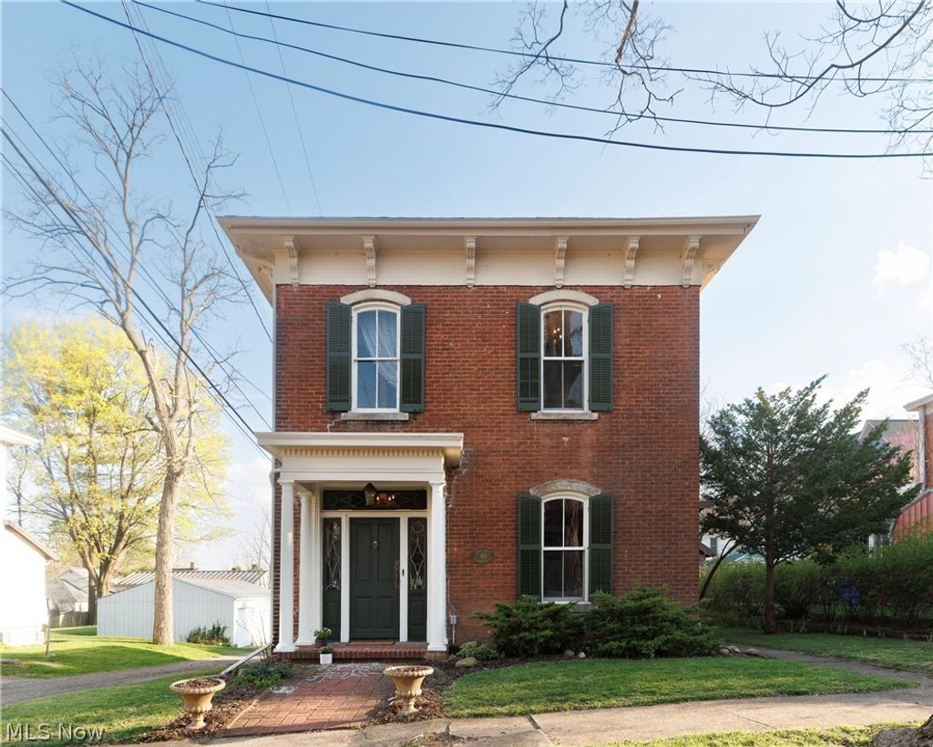 Photo of 102 E Lamartine Street, Mount Vernon, OH 43050 (MLS # 5200480)