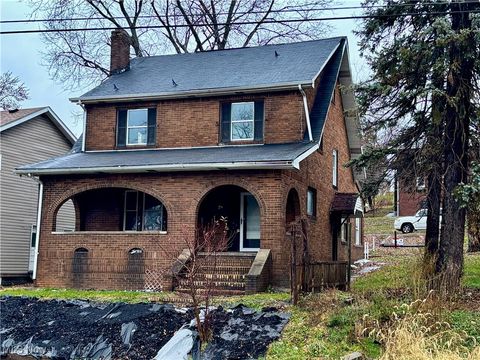 Homes For Sale - 1057 Pennsylvania Avenue<br/> Weirton, WV 26062