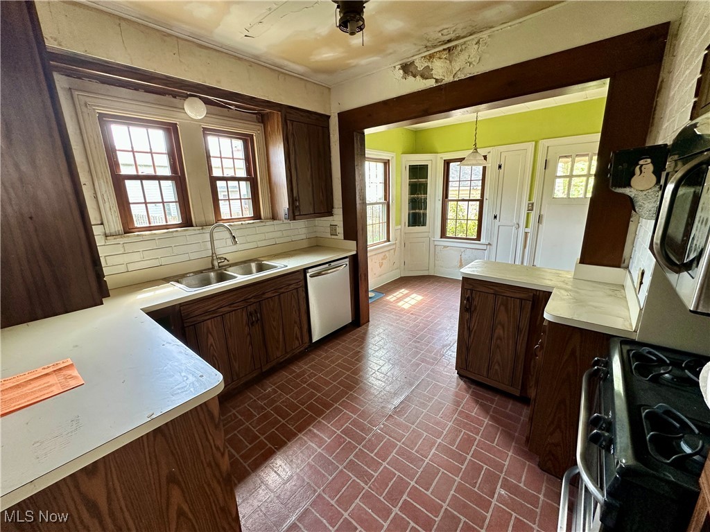 174 E 196th Street, Euclid, Ohio image 16