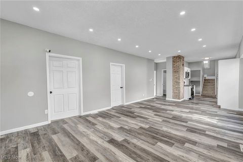 Tiny photo for 3282 W 38th Street, Cleveland, OH 44109 (MLS # 5179263)