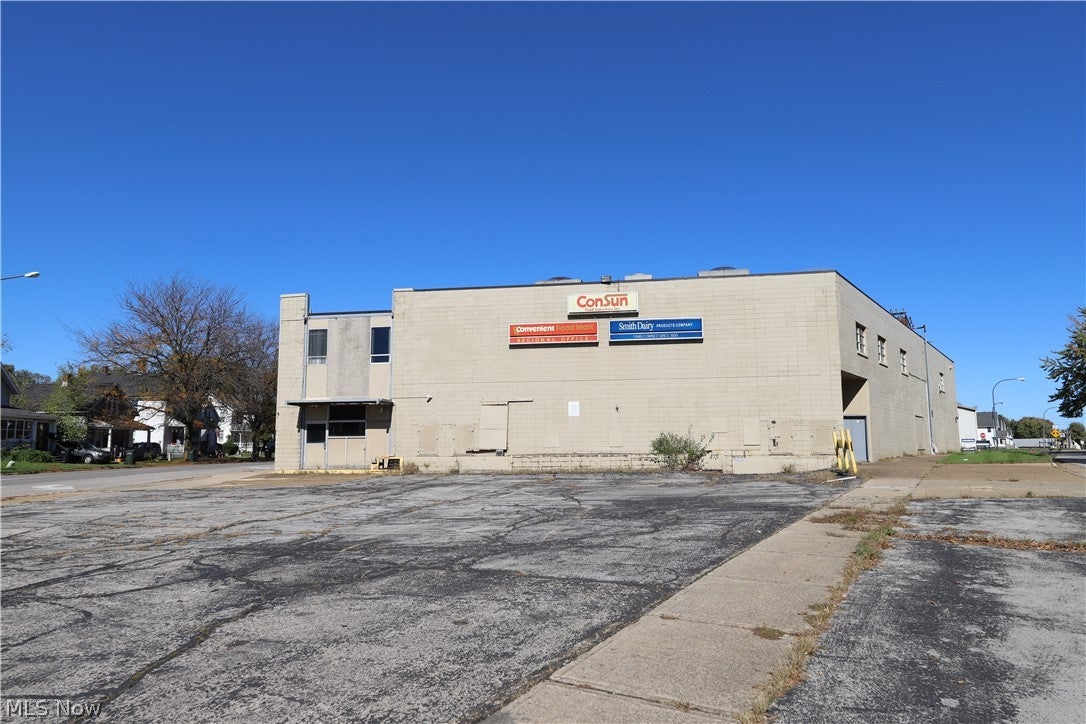 123 Gateway Boulevard N