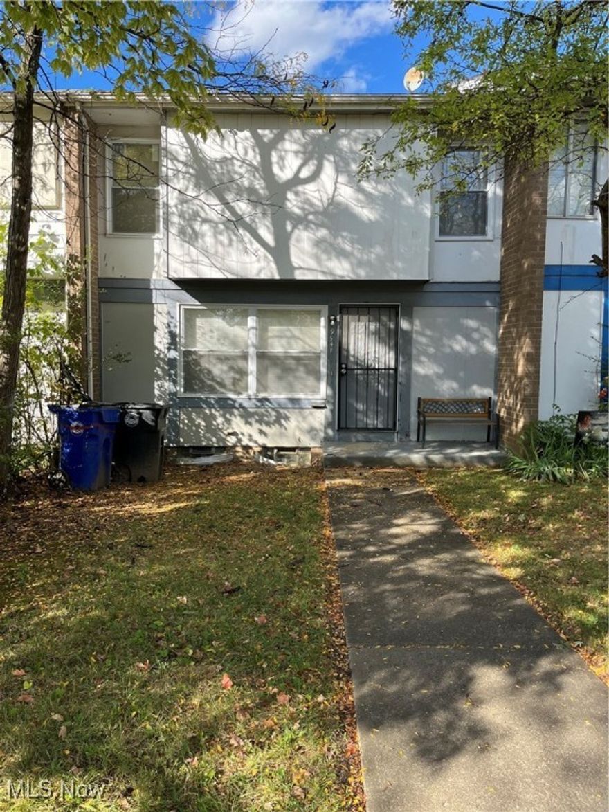 Check out this beautifully updated 4-bedroom, 2-bath townhouse is move-in ready and ideally located less than 3 miles from the Cleveland Clinic Main Campus. Enjoy easy access to public transportation, parks, schools, shopping, major highways.
Inside, you’ll find new flooring and carpet throughout, large sun-filled windows, and a modern kitchen complete with a refrigerator and range. Both bathrooms have been tastefully updated.
Upstairs offers four spacious bedrooms with ample closet space, while outside you’ll enjoy parking available in both the rear lot and on the street.
Whether you’re a first-time homebuyer or an investor, this move-in-ready property offers comfort, convenience, and modern style in a prime Cleveland location.
