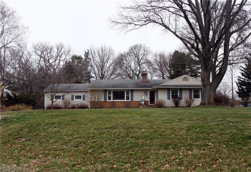 North Canton Ranch home buyers will appreciate and love this centrally located 3BR, 2BTH, 2Car Garage situated on a
large lot. First Floor features 3BRS, 1BTH, LR, DR, Full BTH, & Kit.. Lower level Rec. RM, Bonus RM, Full BTH and utility room.
Close to shopping, highways and much more. Improvements include: Upgraded Electric 2006, Newer Windows &
Siding 2007-2008, Glass Block 2007, Trex Deck 2009, Furnace/AC 2010, Newer Range/Oven, Refrigerator, microwave
2011, Newer bath in lower level 2014, Newer Recessed lighting in kitchen & living room-2015,2017,2019, Finished
lower level 2017, Newer Dishwasher 2018, Renovated main bath 2021,Newer Hot Water Heater 2022, Newer front
porch masonry 2023. There are beautiful hardwood floors in the living room, dining room, three bedrooms, first floor hallway.