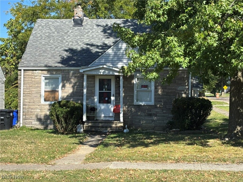 Photo of 16015 S Lotus Drive, Cleveland, OH 44128 (MLS # 5163952)