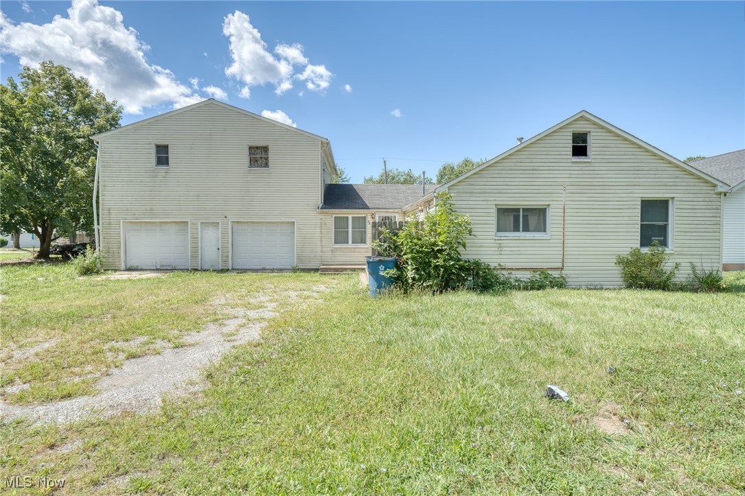 Investors, Small Business Owners, Large families - Rare opportunity for a HUGE lot in Clearview School District!
Situated on over half an acre (21,960 sq. ft.) with serene nature across the street.  An uncommon find in this area, this spacious (2,086 sqft) property offers privacy, versatility, and incredible potential. While the property needs some serious sweat equity, it is a must-see for large families or small business owners needing space to spread out with ample room for all their equipment.
The home boasts 6 bedrooms and 2 full baths across 2,086 sq. ft., with flexible living arrangements that could easily accommodate an in-law suite, separate rental unit, or extended family/friends.
A highlight of the property is the massive 900+ sq. ft. garage with soaring ceilings. Perfect for anyone needing room for equipment, trucks, or an incredible workshop.
Above the garage, a bonus living area features 2 bedrooms, a full bath, kitchen, and family room, offering prime rental or guest space.
Whether you’re looking for a unique multi-unit setup, income-producing potential, or simply a large home on a large lot with unmatched garage space, this property delivers. This is an opportunity to fix-up the house to suit your specific needs with endless possibilities.
Don’t miss the chance to own one of the most versatile properties in the Clearview Disctrict!