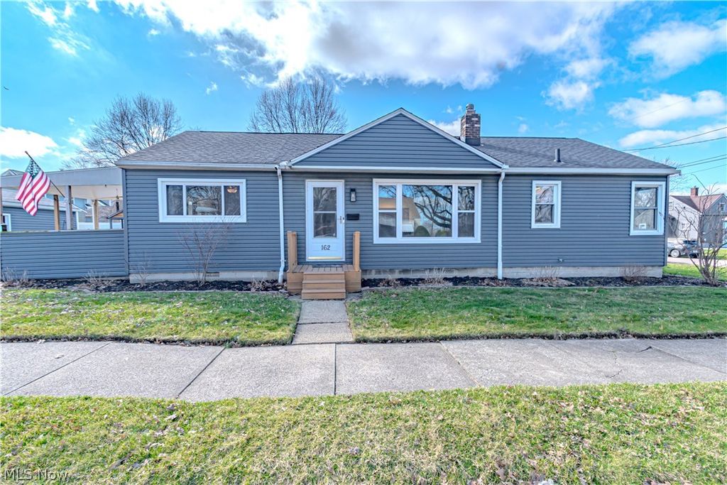 Photo of 162 Mitchell Street, Barberton, OH 44203 (MLS # 5192367)