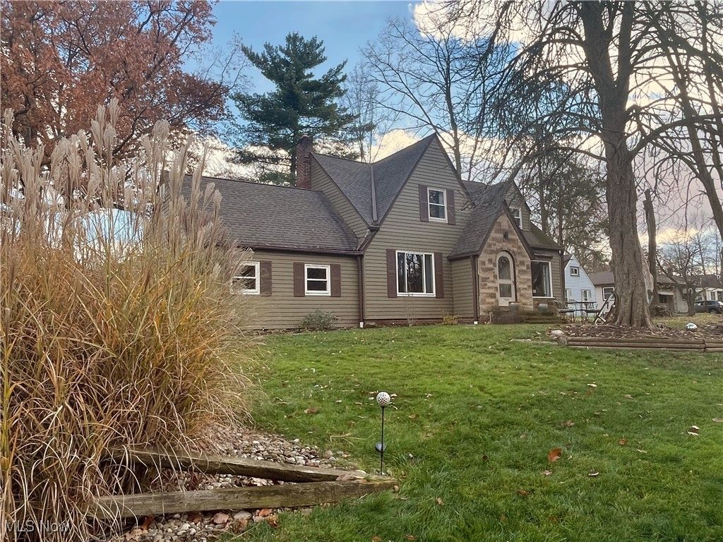 Photo of 5468 Big Creek Parkway, Parma, OH 44129 (MLS # 5174458)