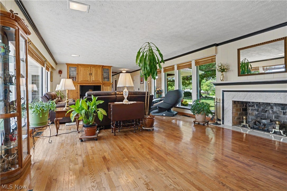 3 Meadowcrest Drive