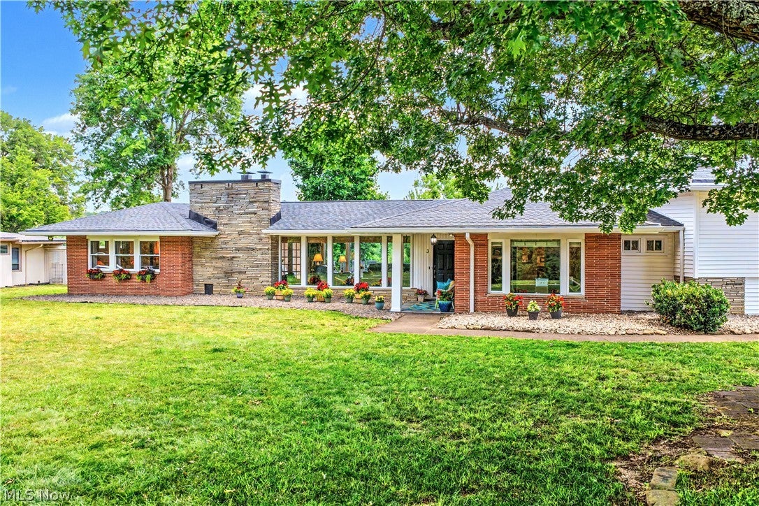 3 Meadowcrest Drive