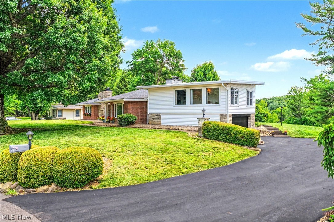 3 Meadowcrest Drive