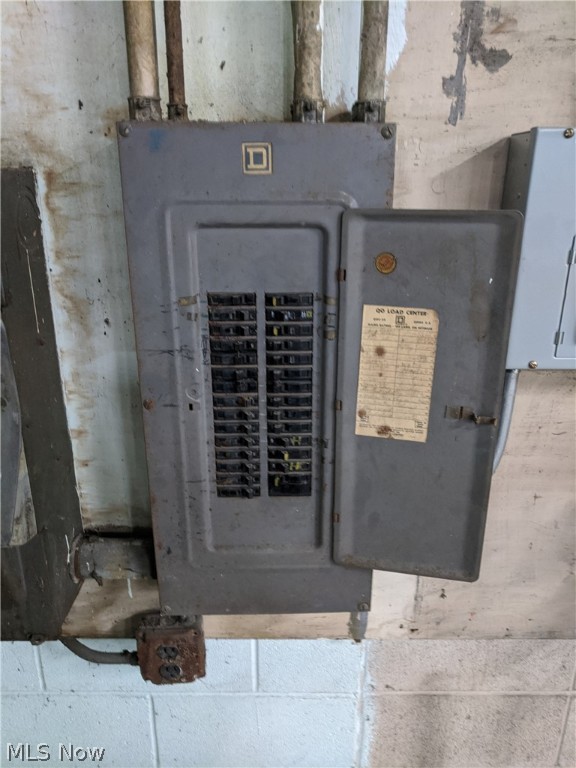 Connecticut Western Reserve - Commercial Sale