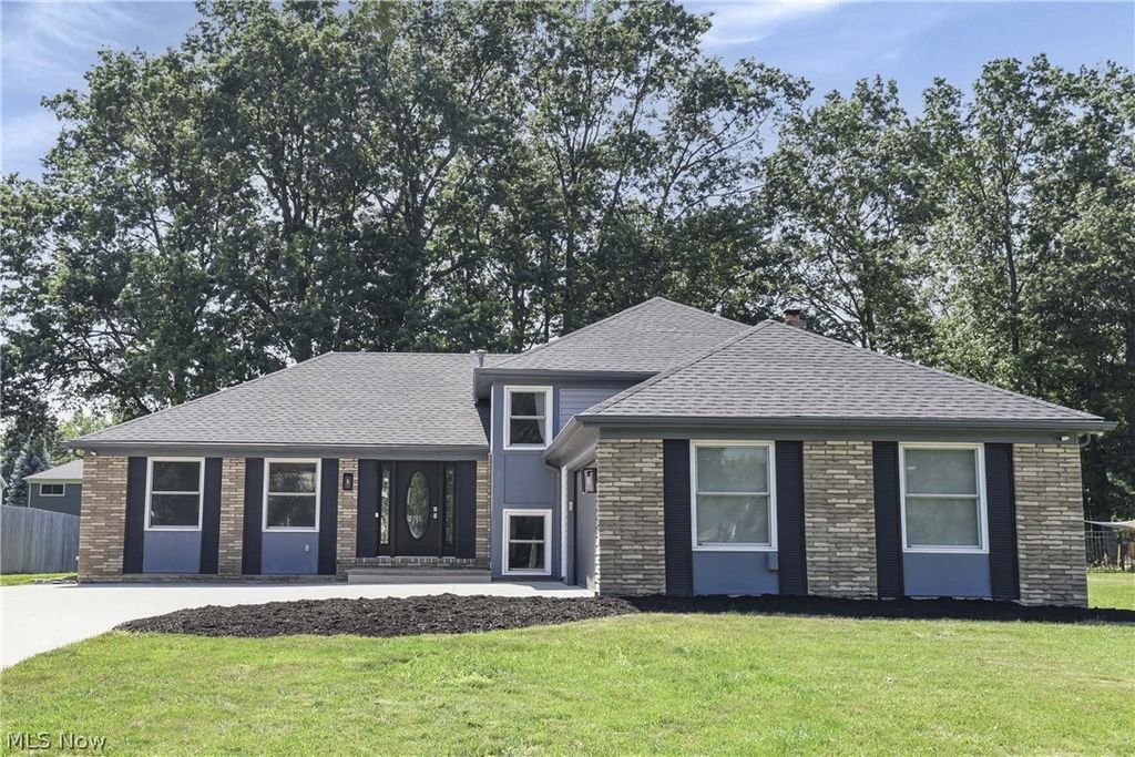 Photo of 1738 Coes Post Run, Westlake, OH 44145 (MLS # 5224742)