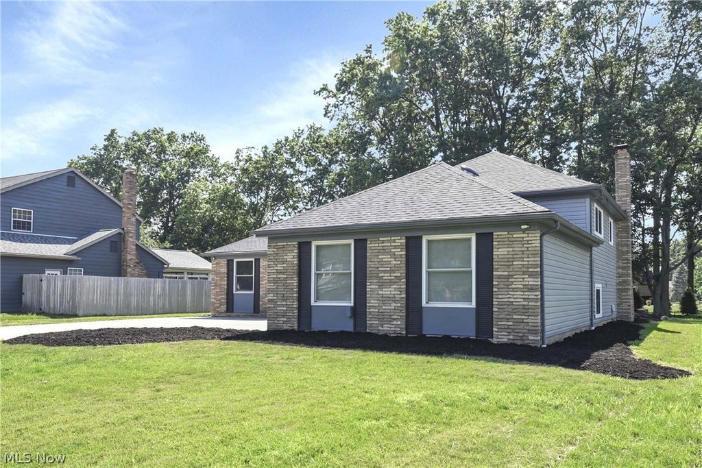 Photo of 1738 Coes Post Run, Westlake, OH 44145 (MLS # 5224742)