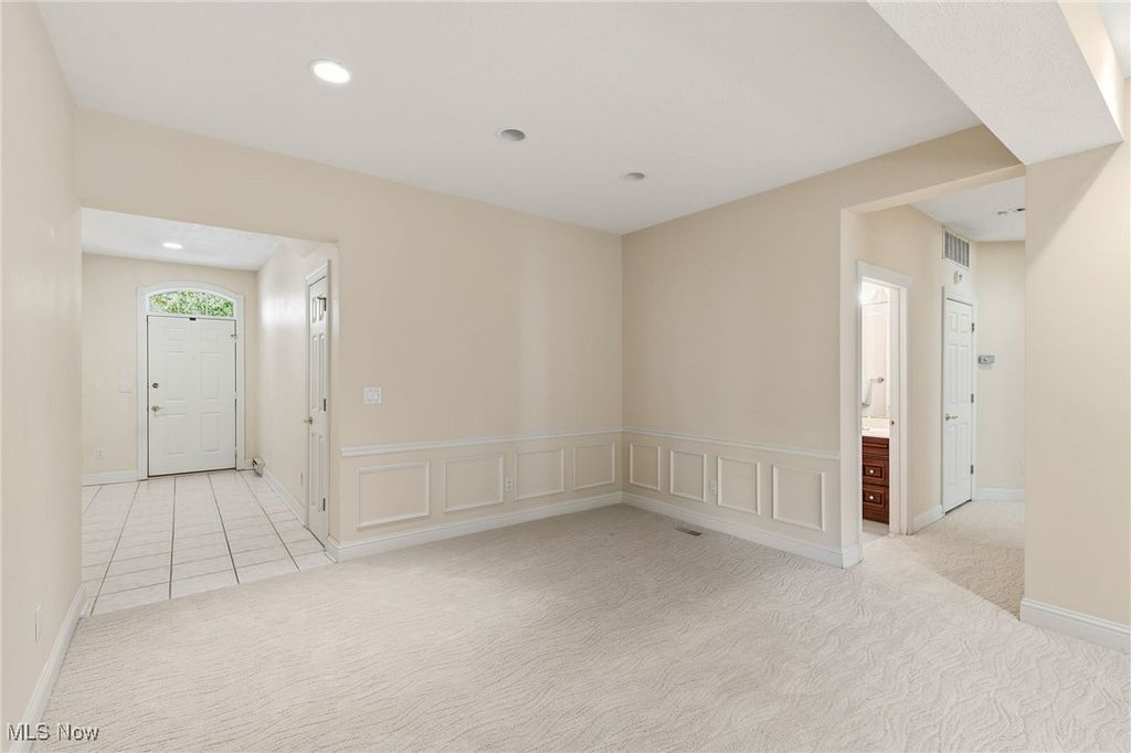 Photo of 3168 Richmond Road, Beachwood, OH 44122 (MLS # 5169670)