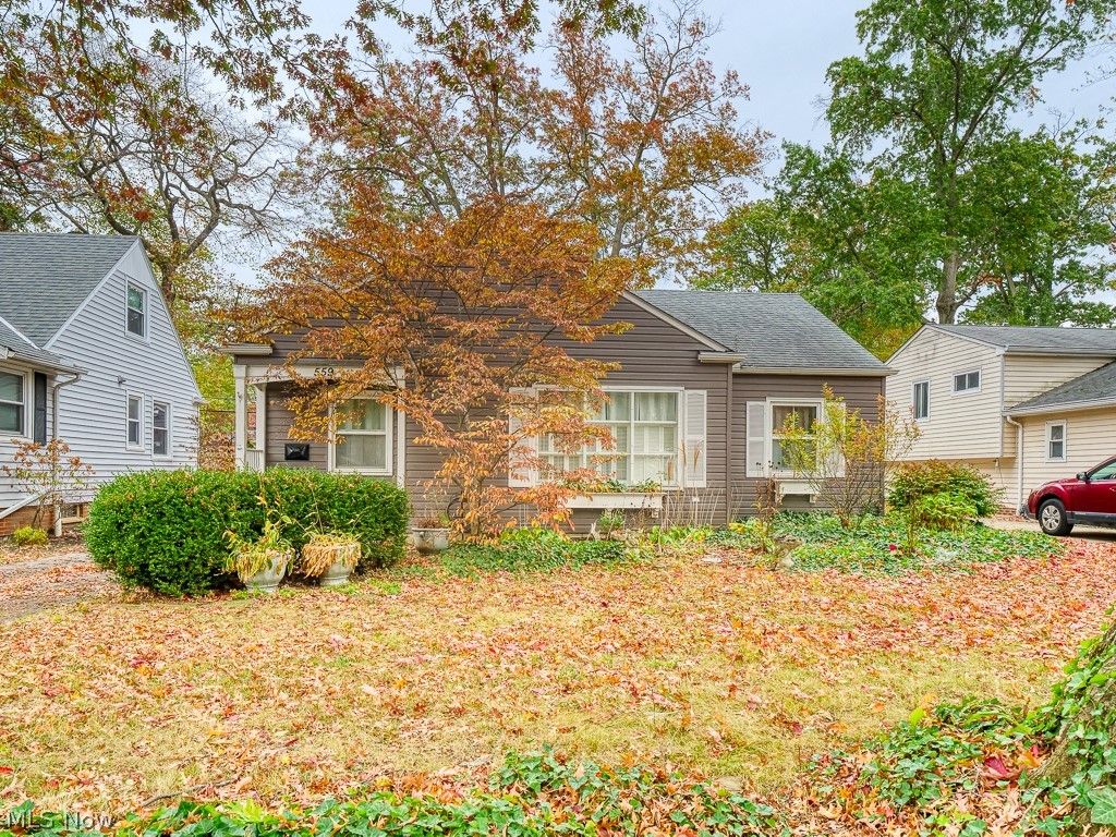 Photo of 559 Kenilworth Road, Bay Village, OH 44140 (MLS # 5196910)