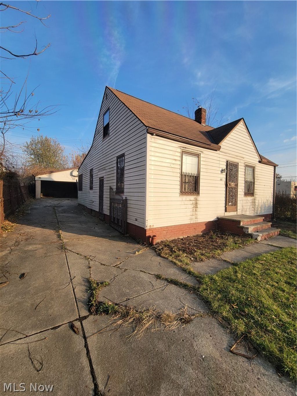 Photo of 4189 Lee Road, Cleveland, OH 44128 (MLS # 5210283)