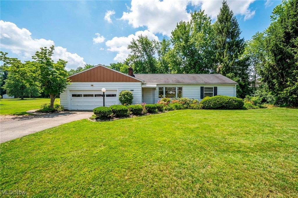 Photo of 34910 Martin Road, Willoughby Hills, OH 44094 (MLS # 5173984)