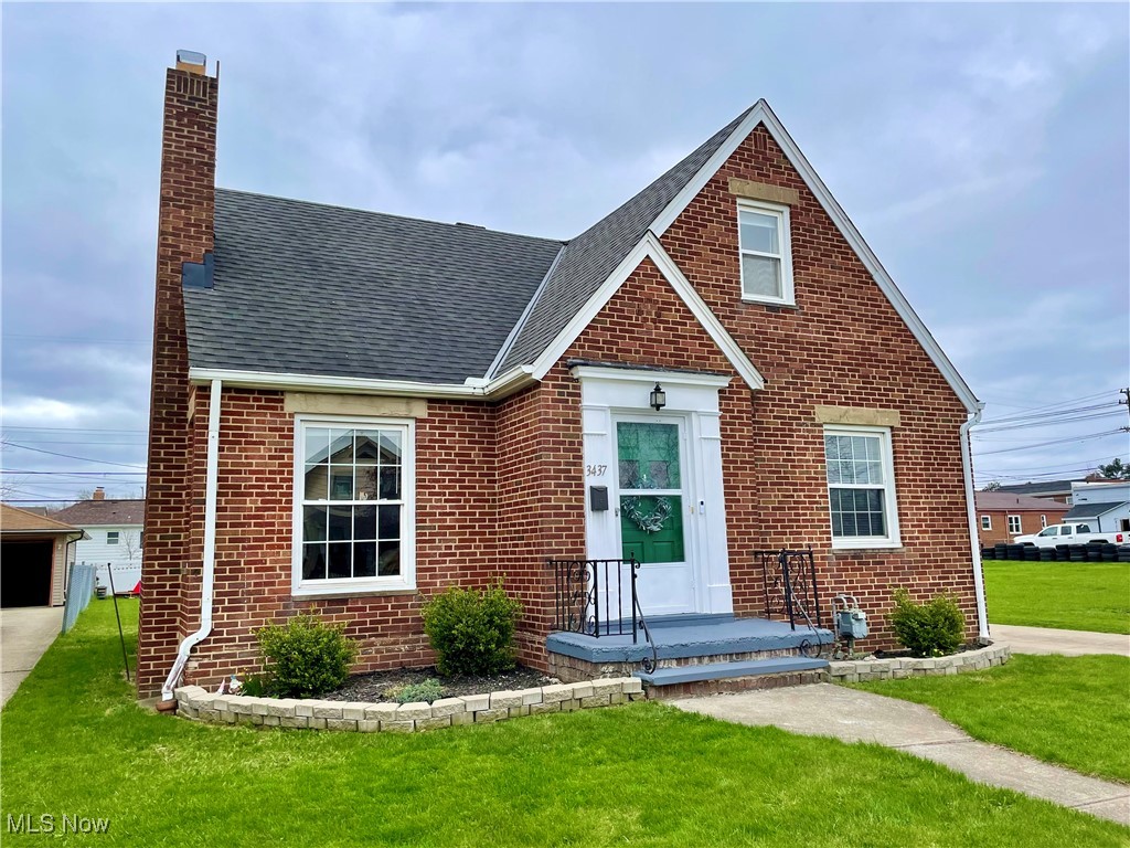 3437 Parklane Drive, Parma, Ohio image 2