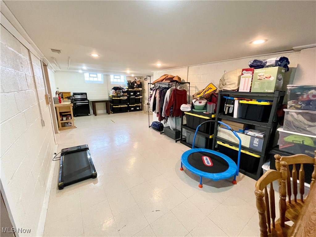 3437 Parklane Drive, Parma, Ohio image 32