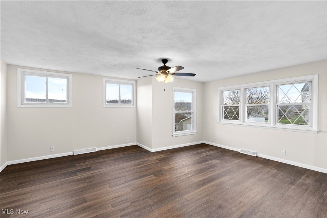 585 W 45th Street, Shadyside, Ohio image 7